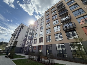 3 ��. ��������, 97.8 ��. �., 2/5 ������