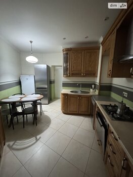 3 ���. ��������, 82 ��. �., 5/5 ����