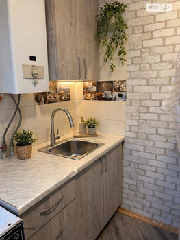 1 ���. ��������, 30 ��. �., 2/5 ����