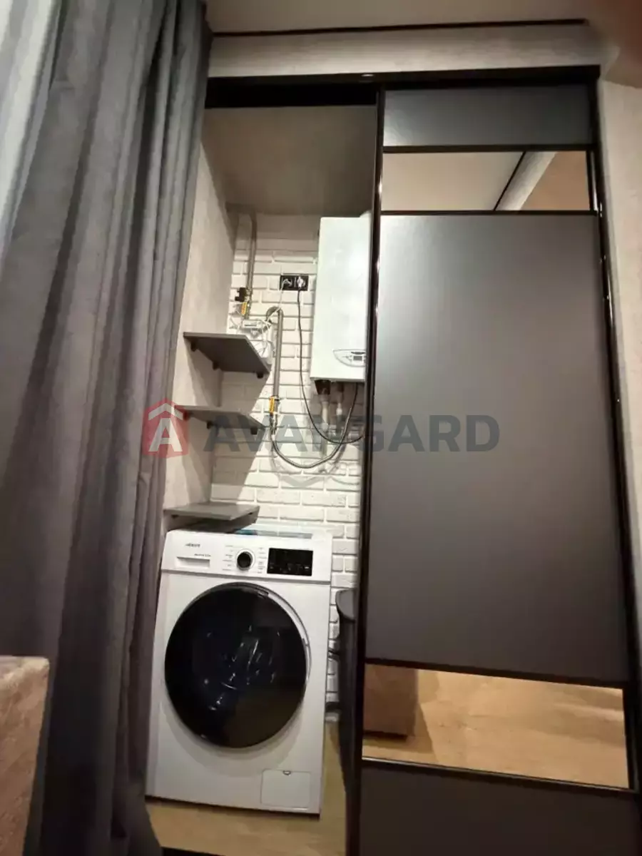 1 ��. ��������, 44/-/14 ��. �., 6/10 ������ ���� 8