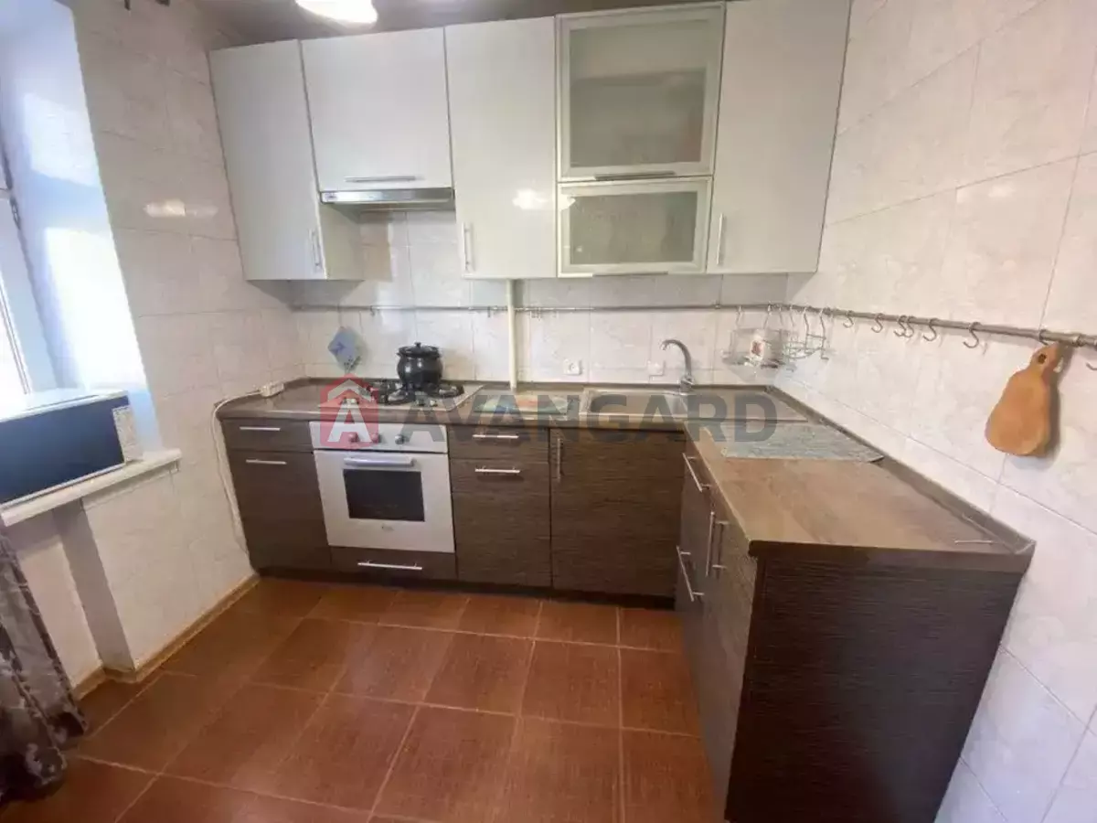 3 ��. ��������, 71/50/8 ��. �., 4/9 ������ ���� 3