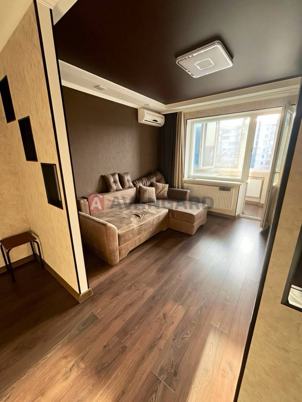 2 ��. ��������, 54/-/8 ��. �., 6/10 ������ ���� 3