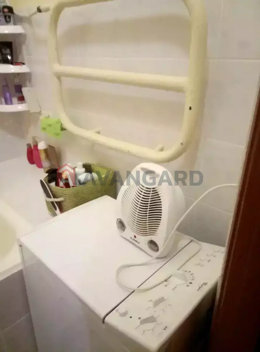 1 ��. ��������, 37/-/- ��. �., 2/4 ������ ���� 9