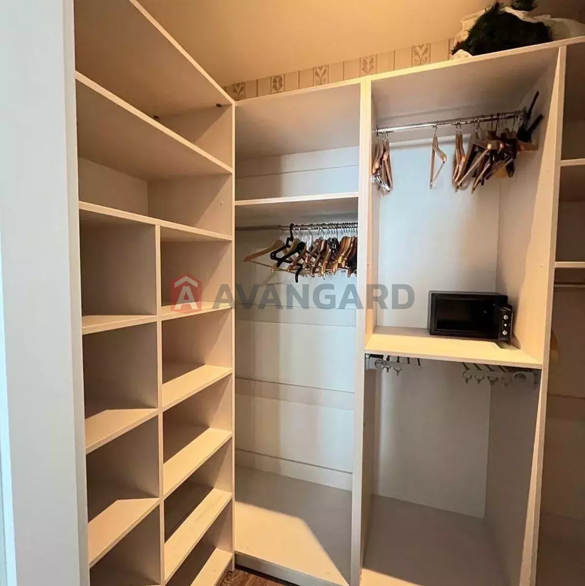 4 ��. ��������, 140/-/15 ��. �., 3/18 ������ ���� 9