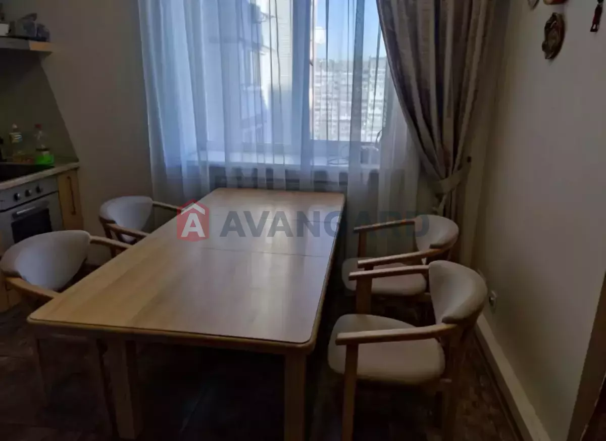 3 ��. ��������, 100/-/- ��. �., 13/17 ������ ���� 9