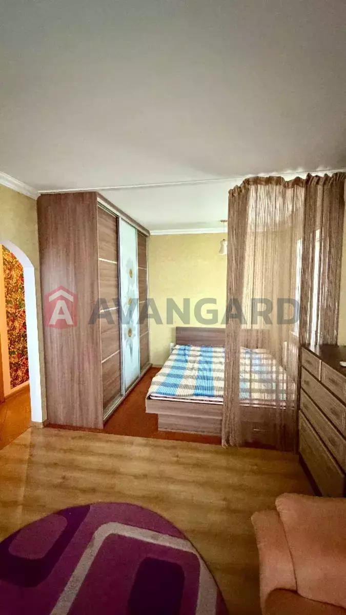 1 ����. ��������, 37/-/10 ��. �., 5/5 ���� ���� 8