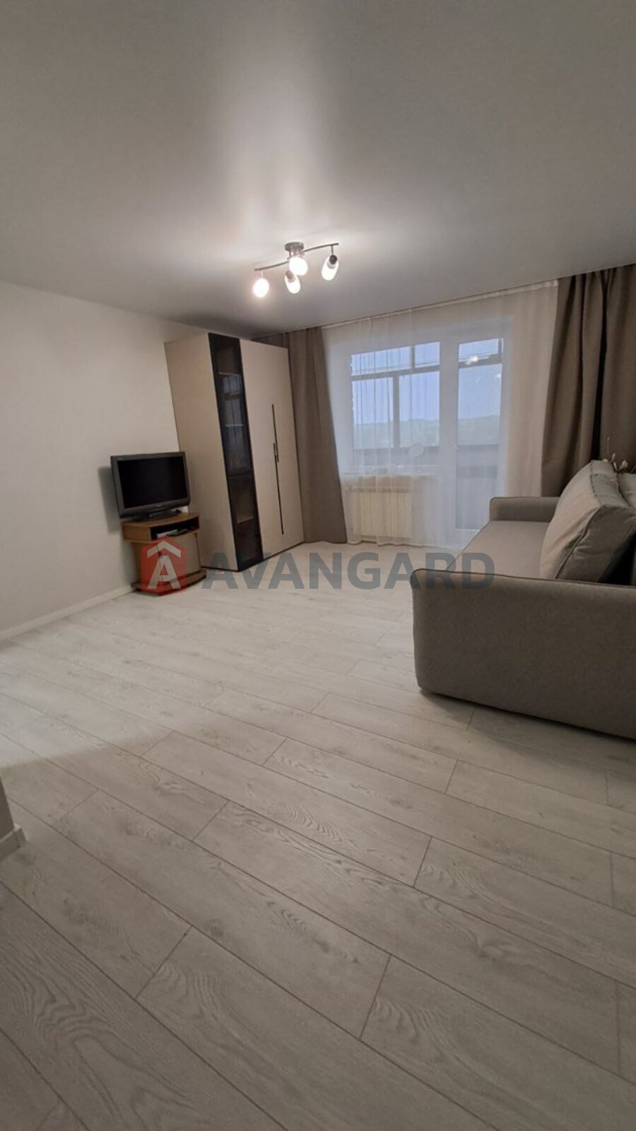 1 ����. ��������, 40/19/8 ��. �., 7/9 ���� ���� 2