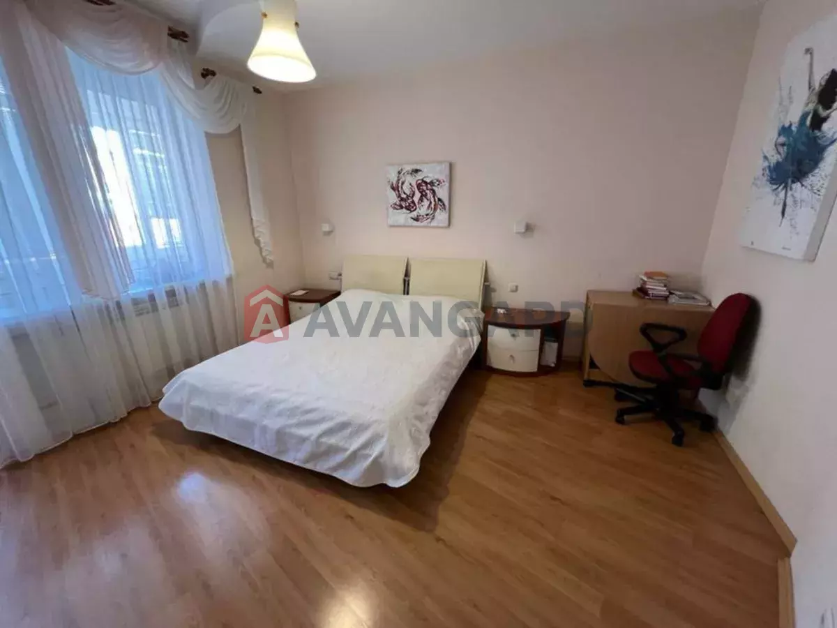 3 ����. ��������, 110/-/18 ��. �., 8/10 ���� ���� 19