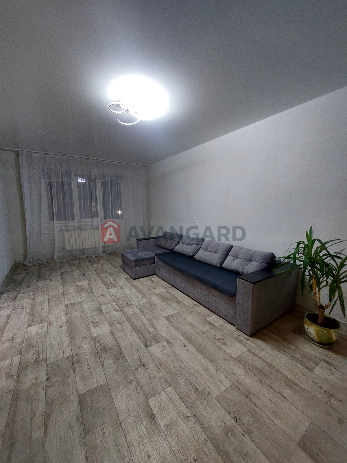 4 ����. ��������, 84/65/12 ��. �., 9/10 ���� ���� 2