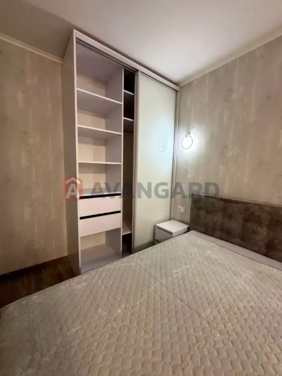 1 ����. ��������, 44/15/20 ��. �., 8/10 ���� ���� 15