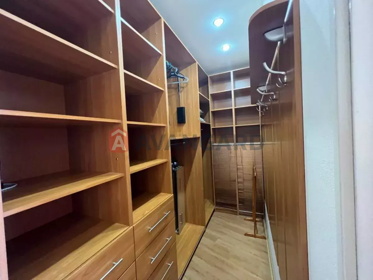 3 ����. ��������, 110/-/18 ��. �., 8/10 ���� ���� 17