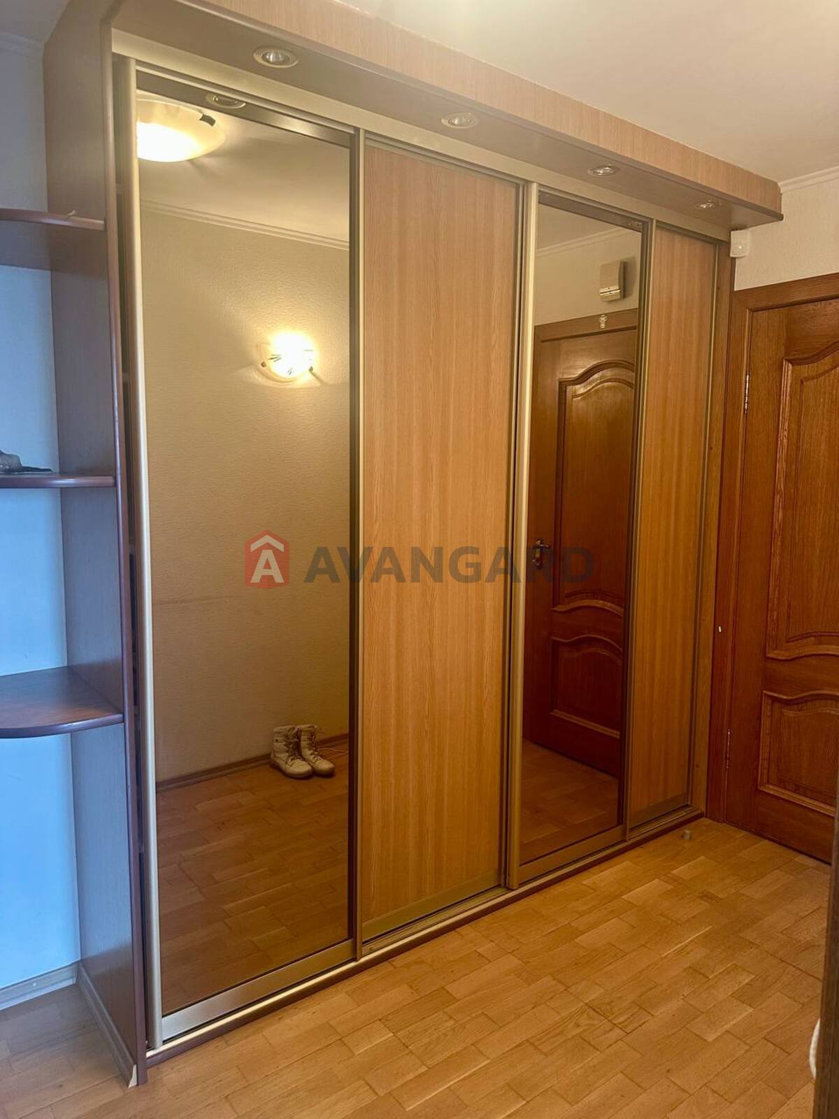 3 ��. ��������, 80/60/24 ��. �., 5/10 ������ ���� 9