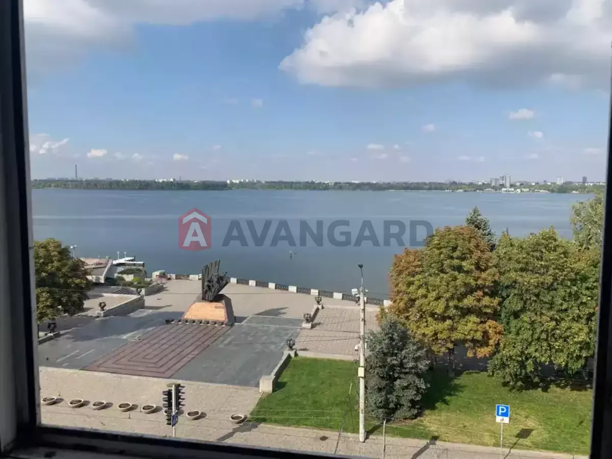 3 ��. ��������, 82/-/- ��. �., 5/5 ������ ���� 10