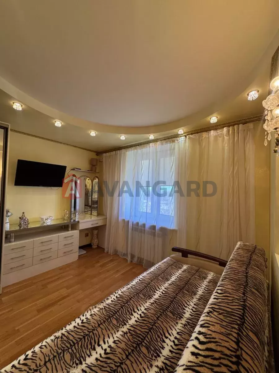 3 ����. ��������, 64/-/15 ��. �., 7/9 ���� ���� 11