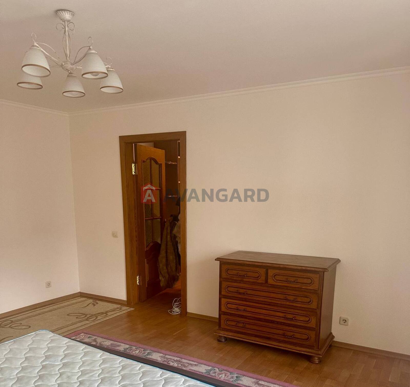 3 ��. ��������, 80/60/24 ��. �., 5/10 ������ ���� 10