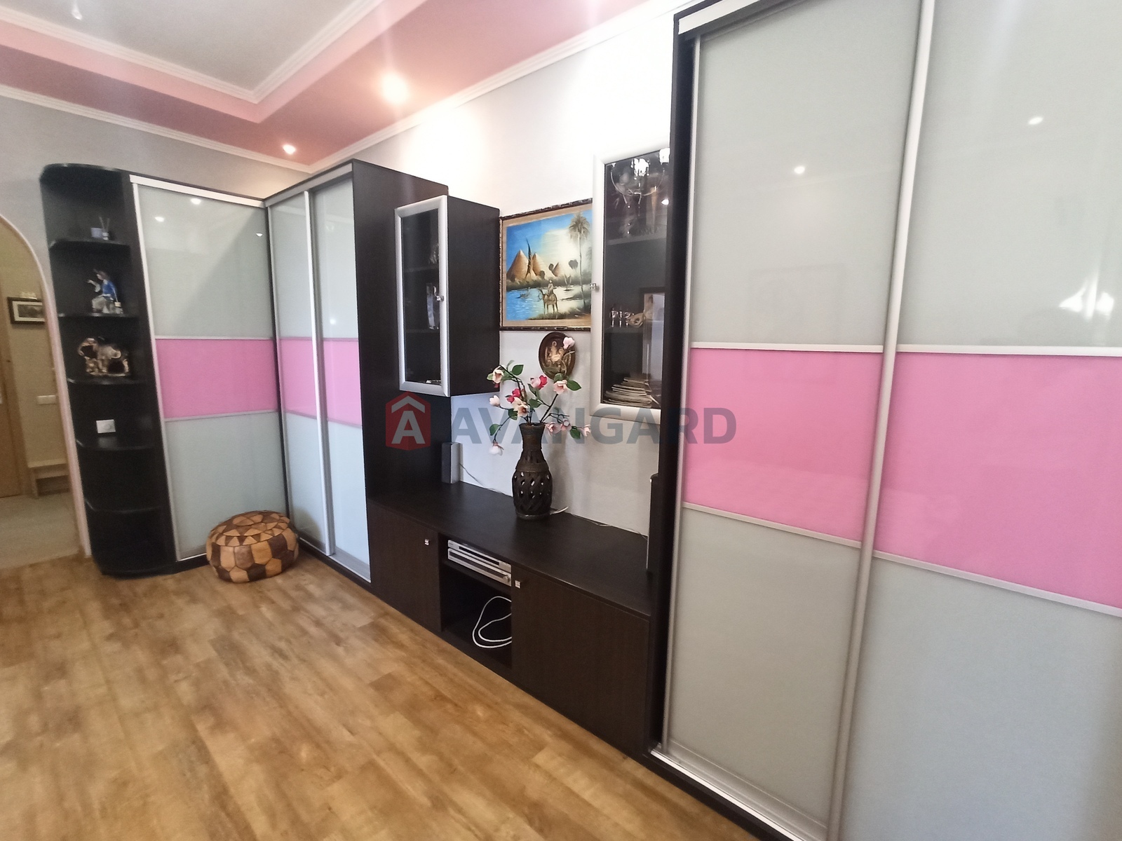 3 ����. ��������, 94/56/18 ��. �., 15/25 ���� ���� 7