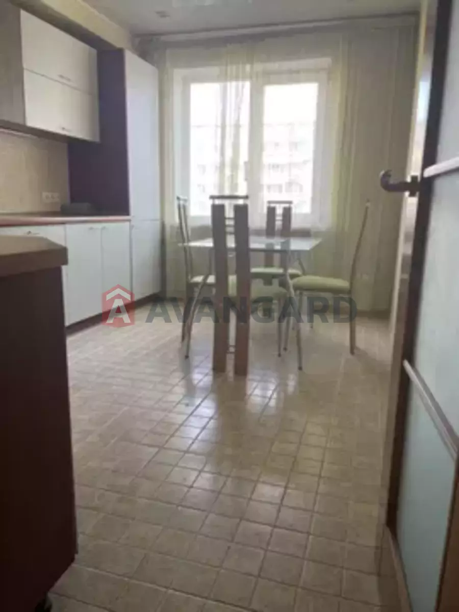 3 ����. ��������, 65/-/10 ��. �., 7/10 ���� ���� 4