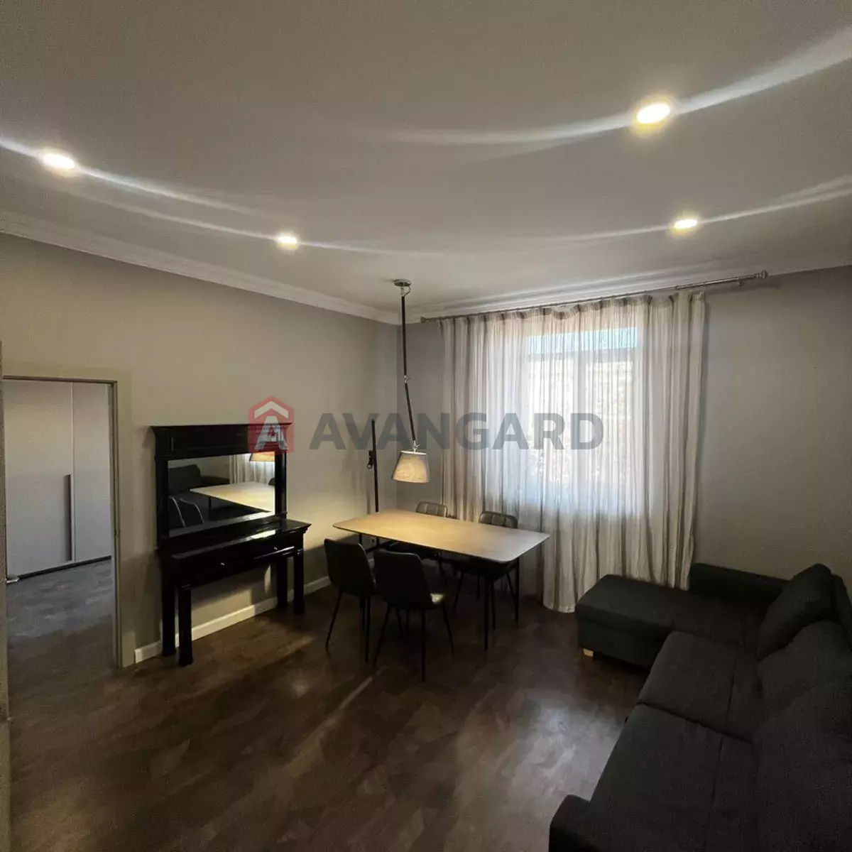 3 ��. ��������, 84/-/9 ��. �., 3/5 ������ ���� 4