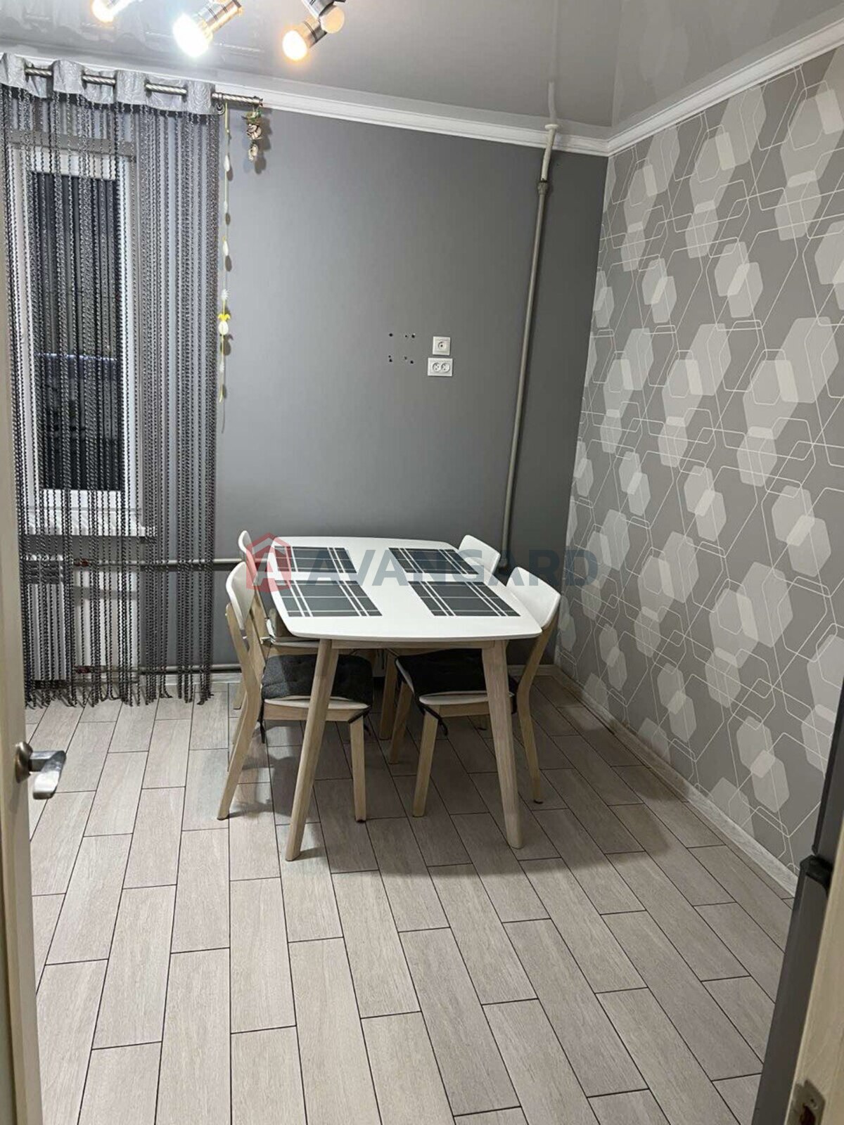 3 ��. ��������, 73/-/12 ��. �., 12/12 ������ ���� 2