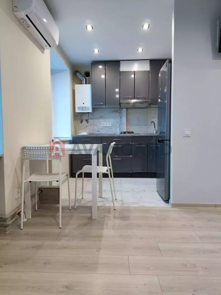 1 ��. ��������, 33/-/8 ��. �., 5/5 ������ ���� 10