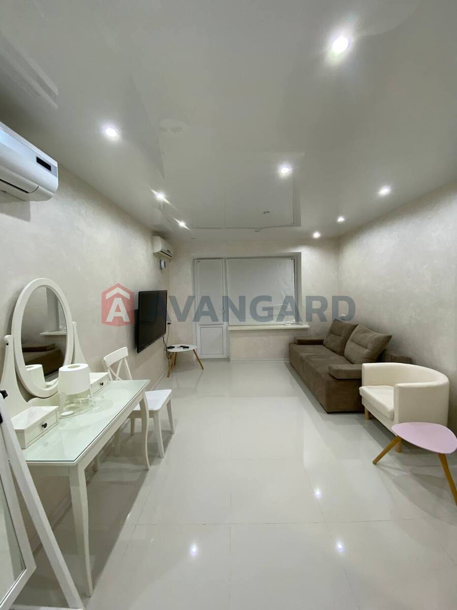 1 ��. ��������, 39/18/8 ��. �., 12/12 ������ ���� 4