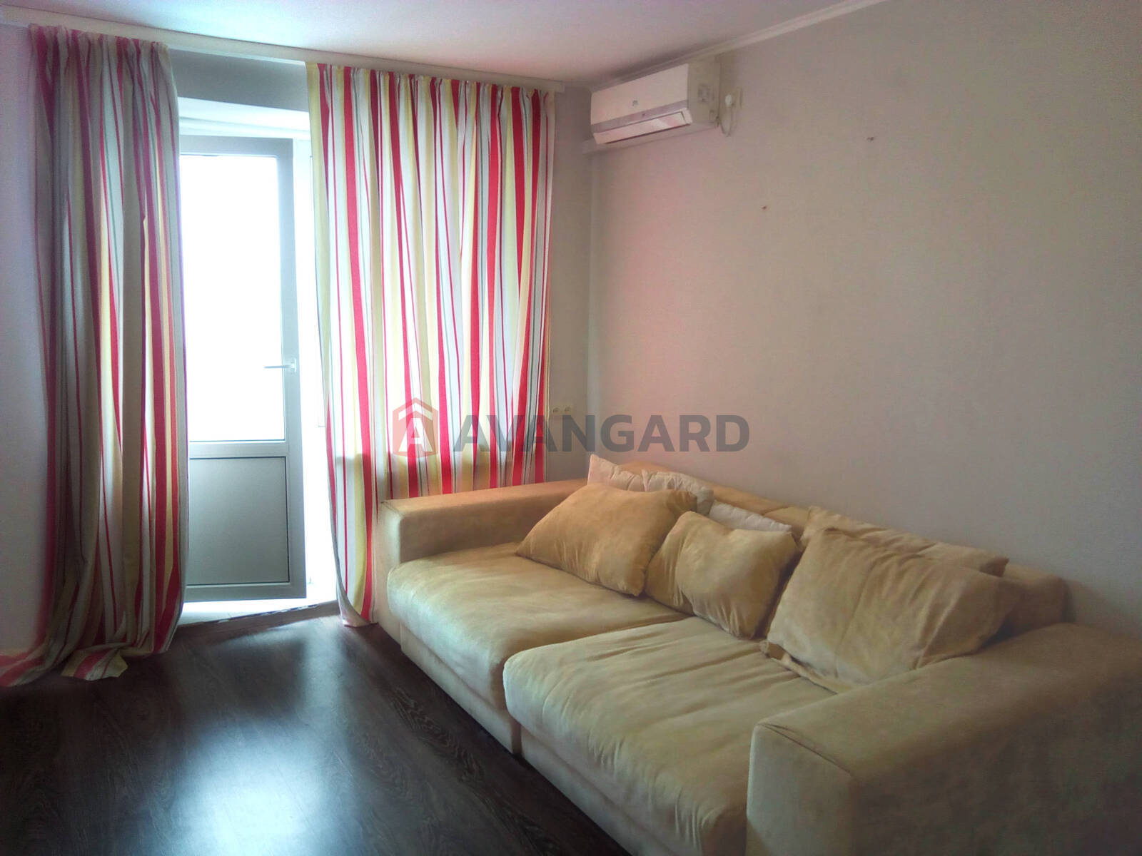 1 ��. ��������, 40/-/8 ��. �., 8/18 ������ ���� 3