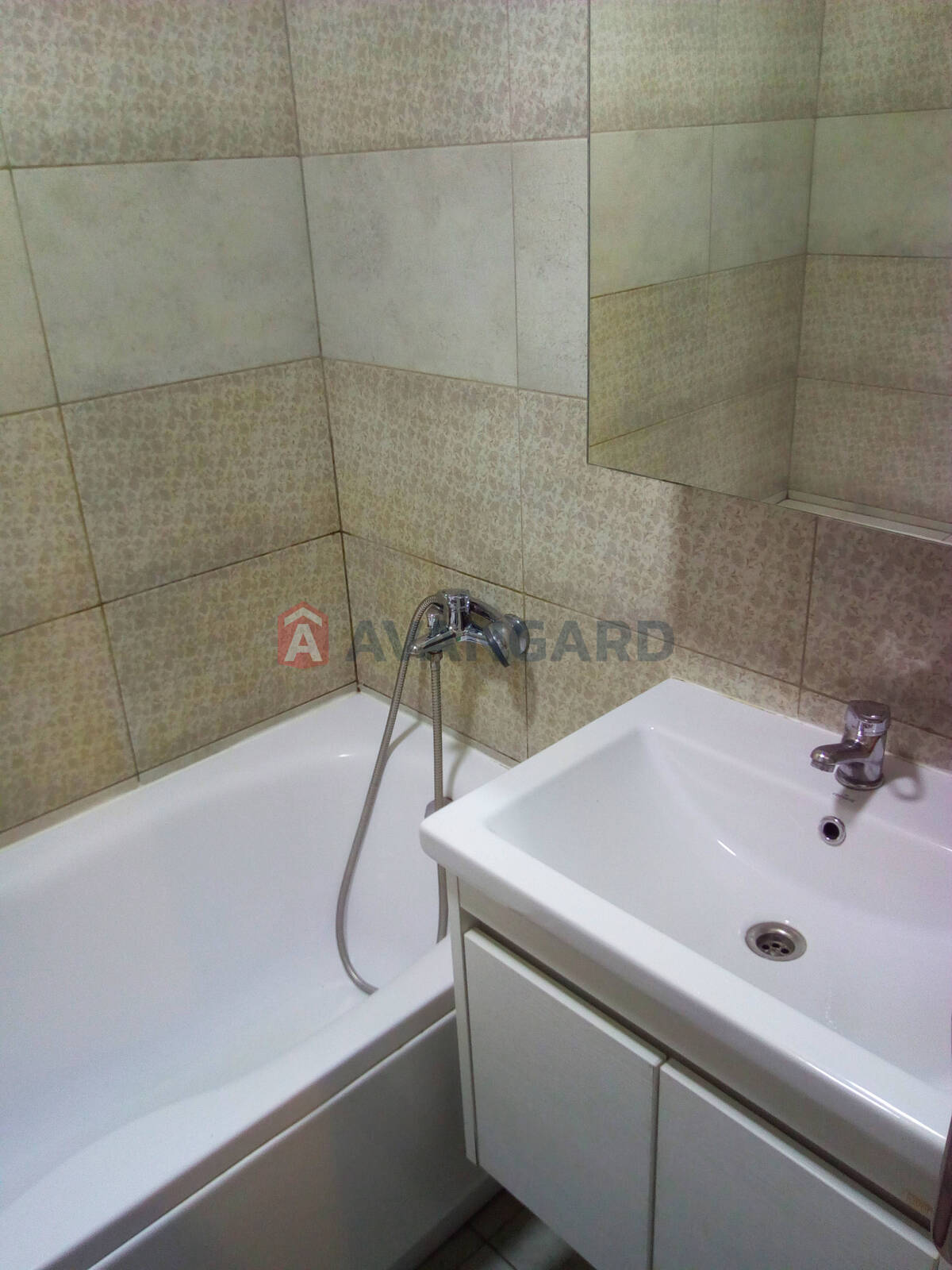 1 ��. ��������, 40/-/8 ��. �., 8/18 ������ ���� 13