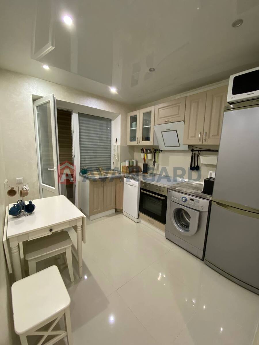 1 ��. ��������, 39/18/8 ��. �., 12/12 ������ ���� 2