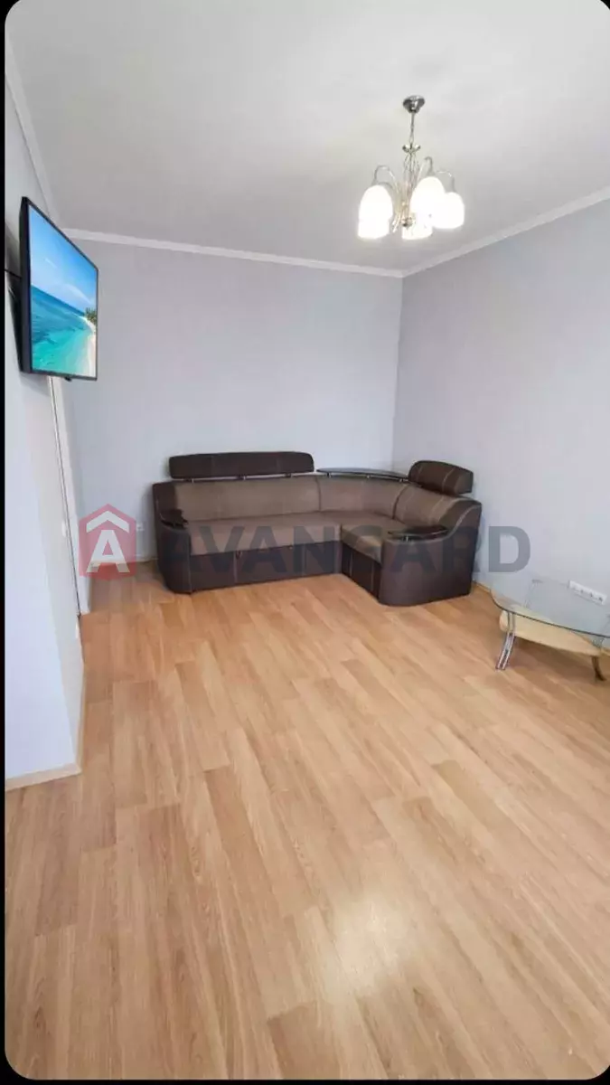 1 ��. ��������, 40/-/14 ��. �., 3/5 ������ ���� 8