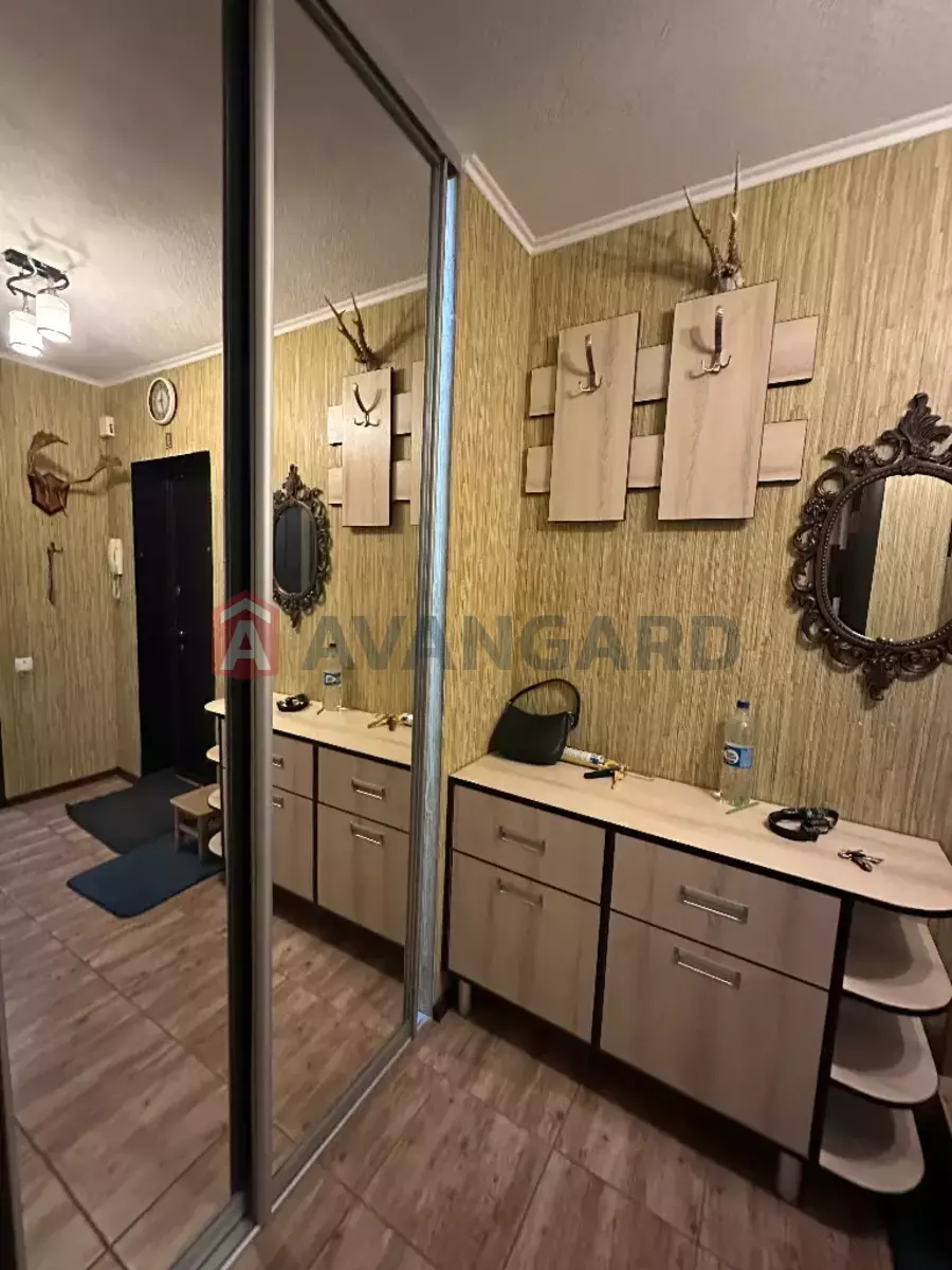 1 ��. ��������, 40/-/- ��. �., 7/10 ������ ���� 6