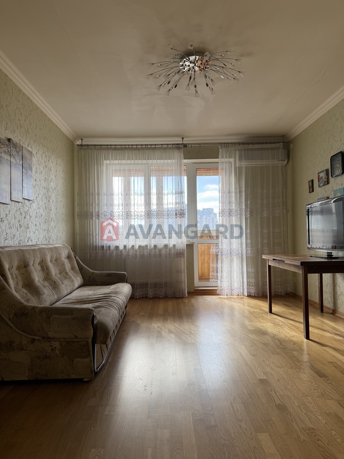 1 ��. ��������, 74/40/16 ��. �., 7/10 ������ ���� 8