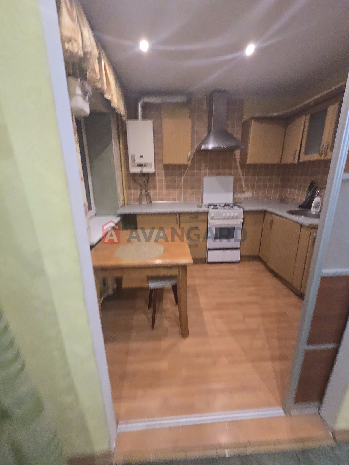 1 ����. ��������, 32/-/- ��. �., 5/5 ���� ���� 8