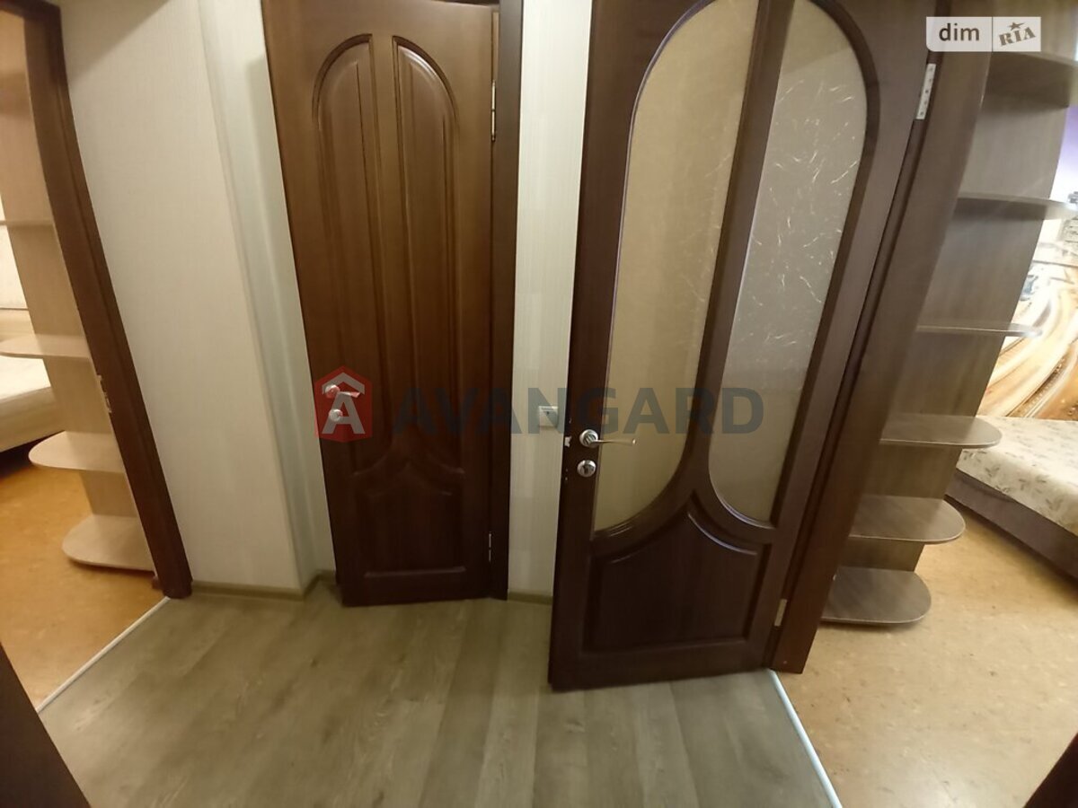 3 ����. ��������, 100/55/16 ��. �., 4/9 ���� ���� 23