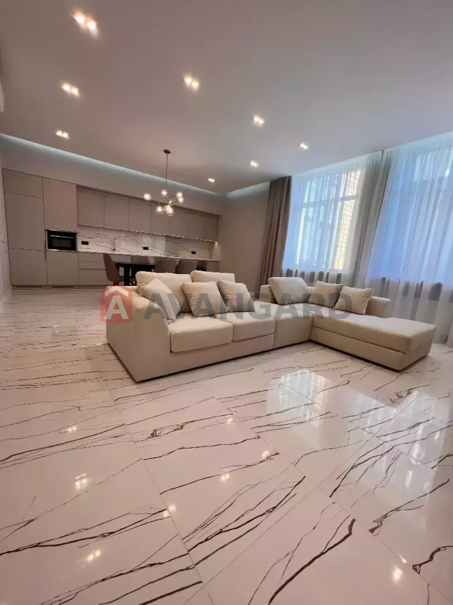 3 ��. ��������, 137/-/- ��. �., 2/5 ������ ���� 1