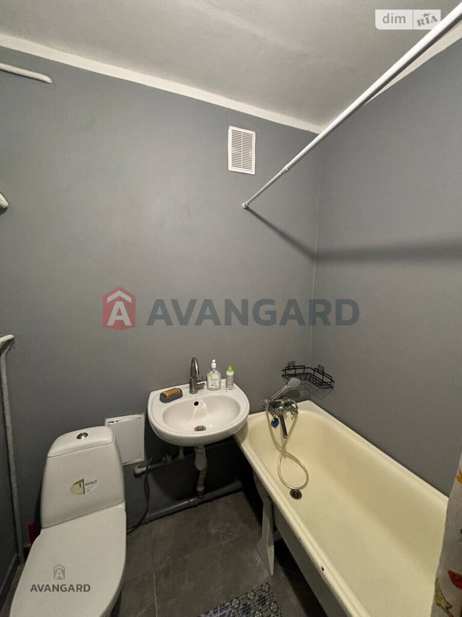 1 ��. ��������, 30/17/6 ��. �., 5/5 ������ ���� 8