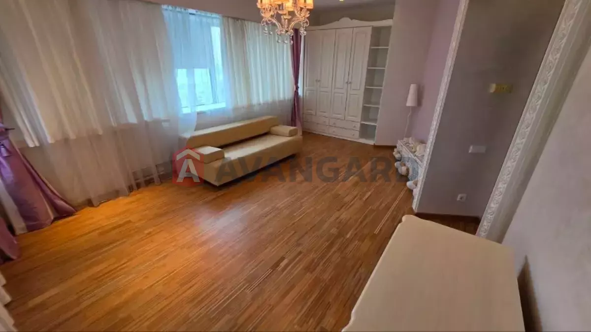 4 ��. ��������, 225/-/- ��. �., 18/28 ������ ���� 5