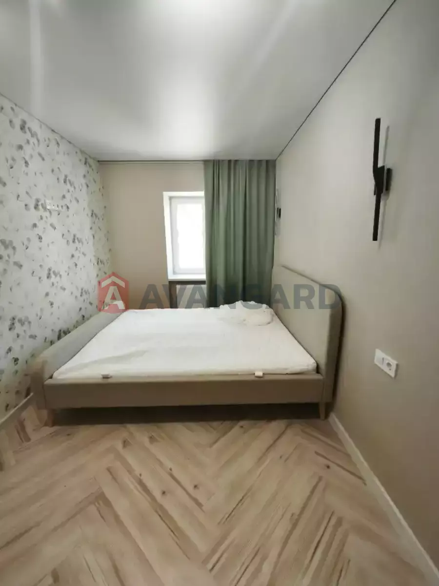 2 ����. ��������, 47/-/- ��. �., 5/5 ���� ���� 4