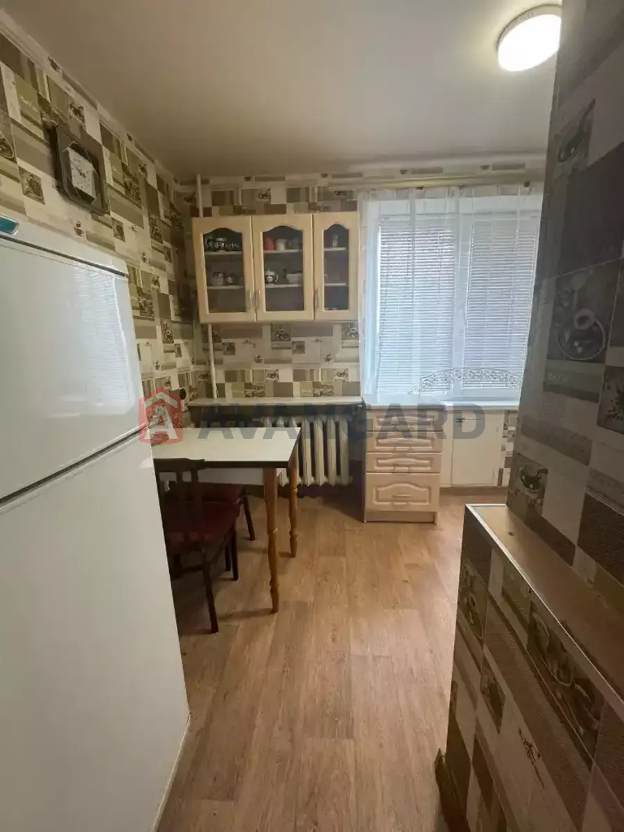 1 . , 40/-/- . ., 8/9   4