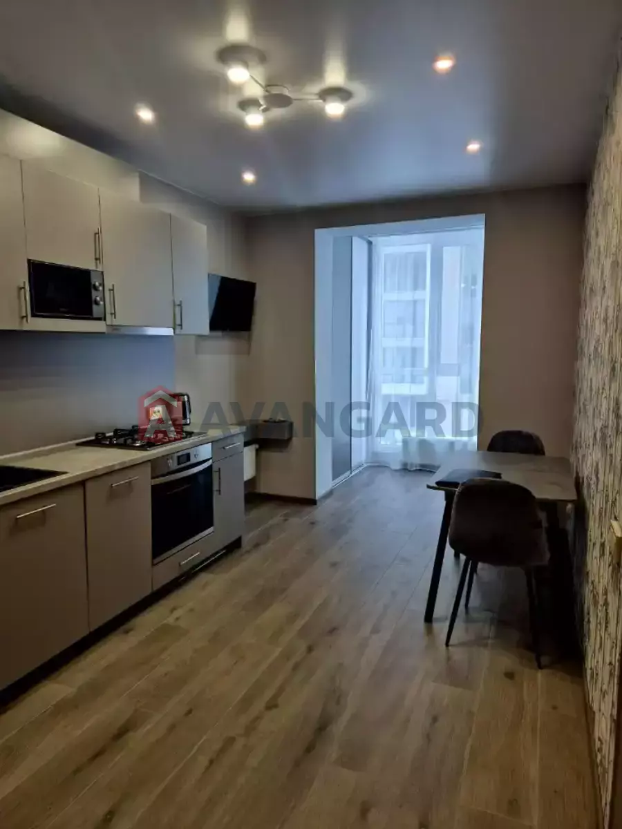 1 ��. ��������, 44/18/18 ��. �., 3/10 ������ ���� 1