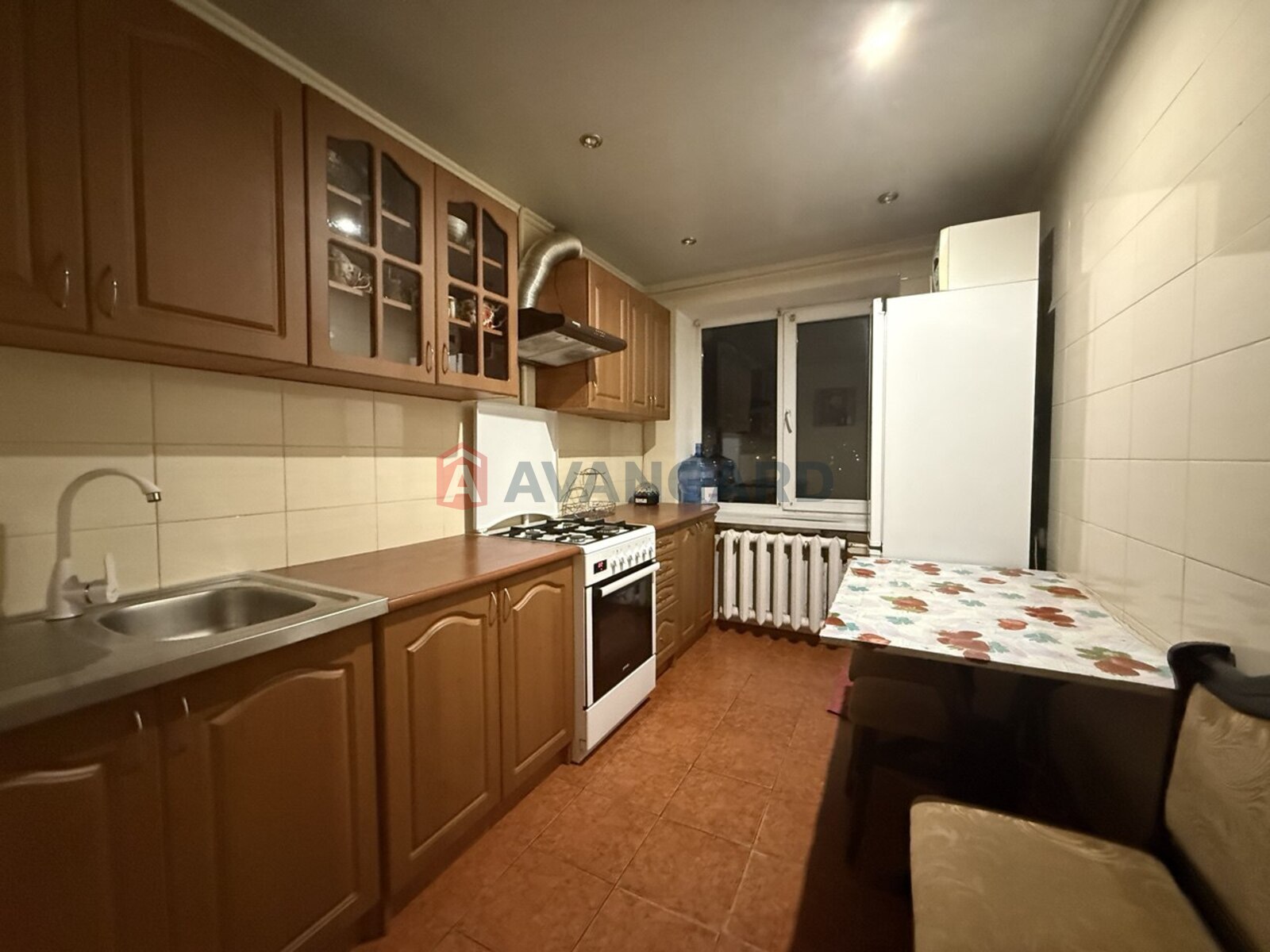 2 ����. ��������, 47/28/8 ��. �., 8/9 ���� ���� 12