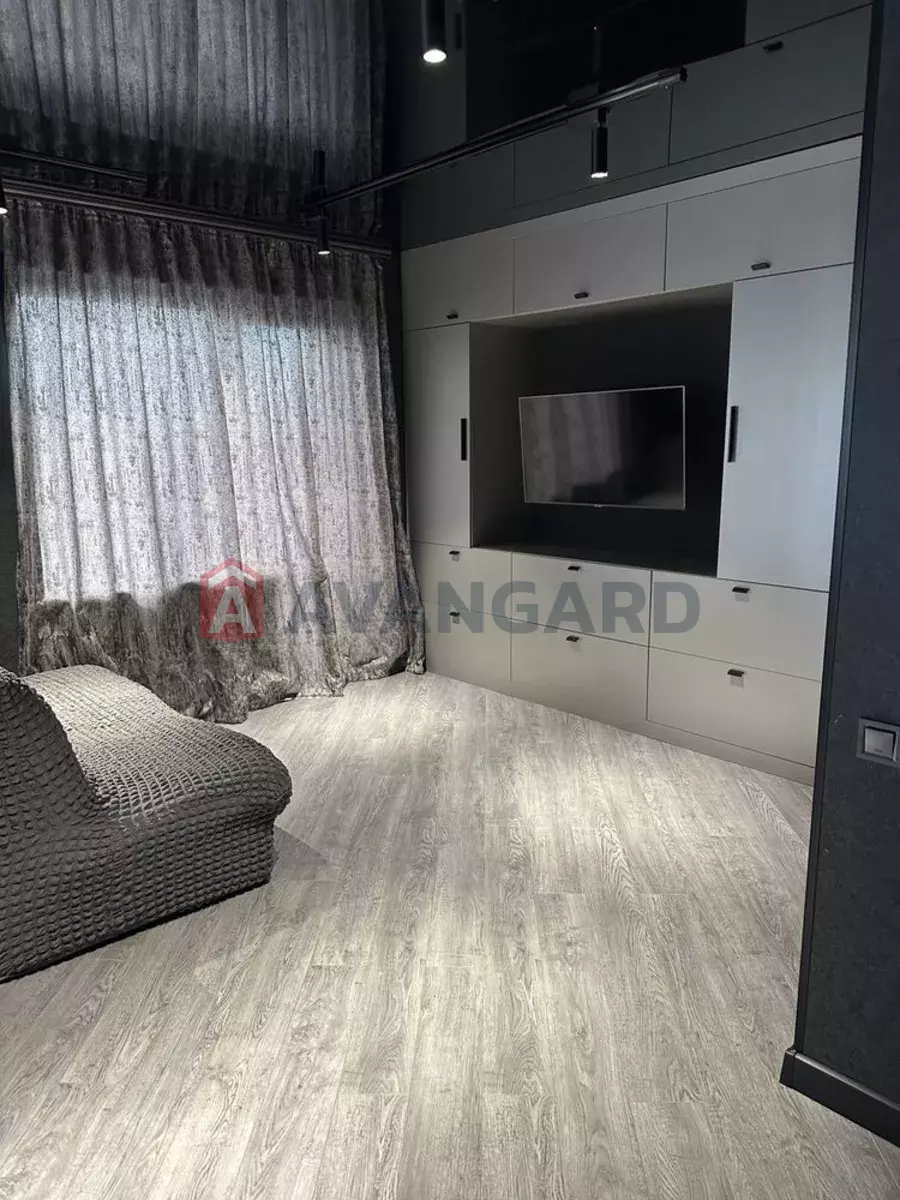 1 ��. ��������, 31/-/10 ��. �., 9/9 ������ ���� 2