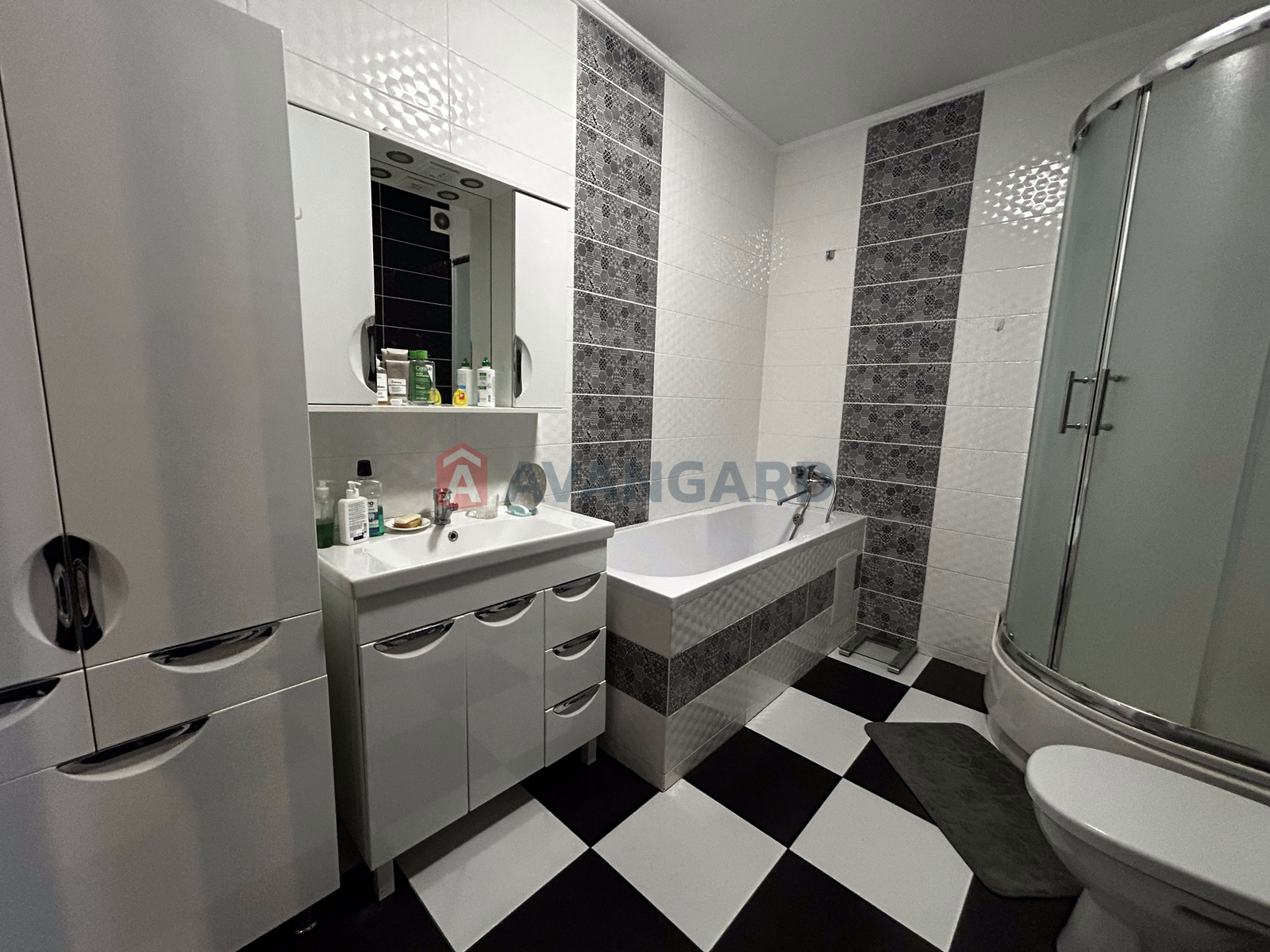 1 ��. ��������, 48.6/18.5/13.7 ��. �., 7/10 ������ ���� 10