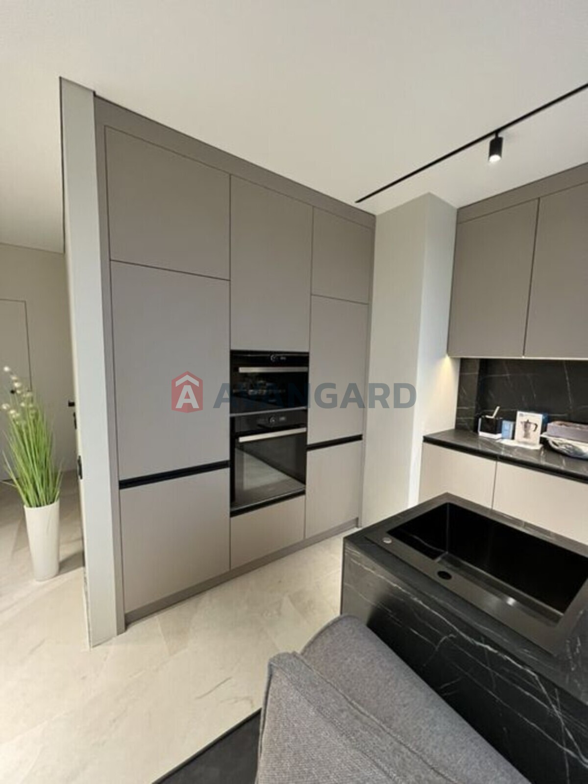 3 ��. ��������, 73/-/18 ��. �., 6/9 ������ ���� 4