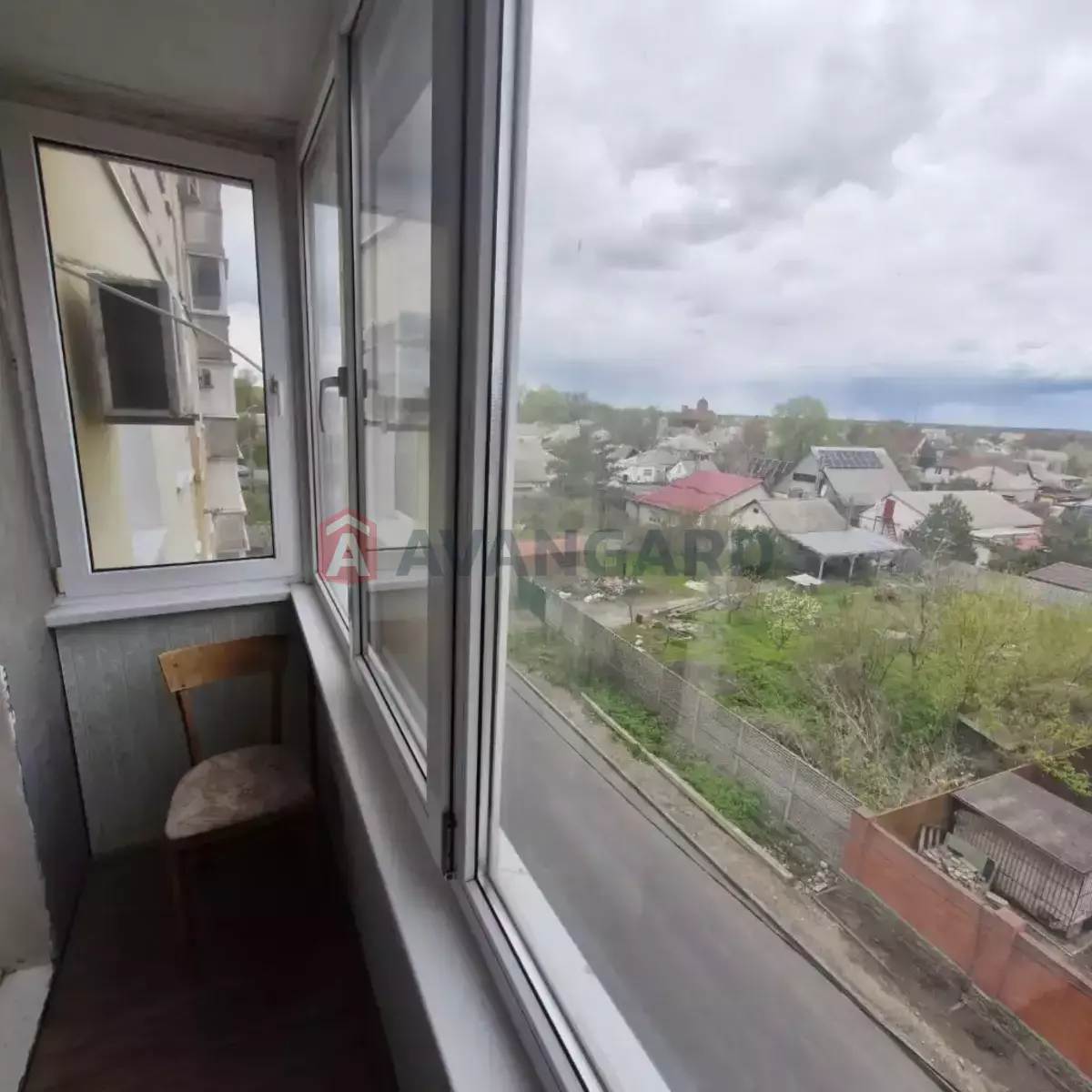 3 ��. ��������, 64/30/8 ��. �., 4/9 ������ ���� 12