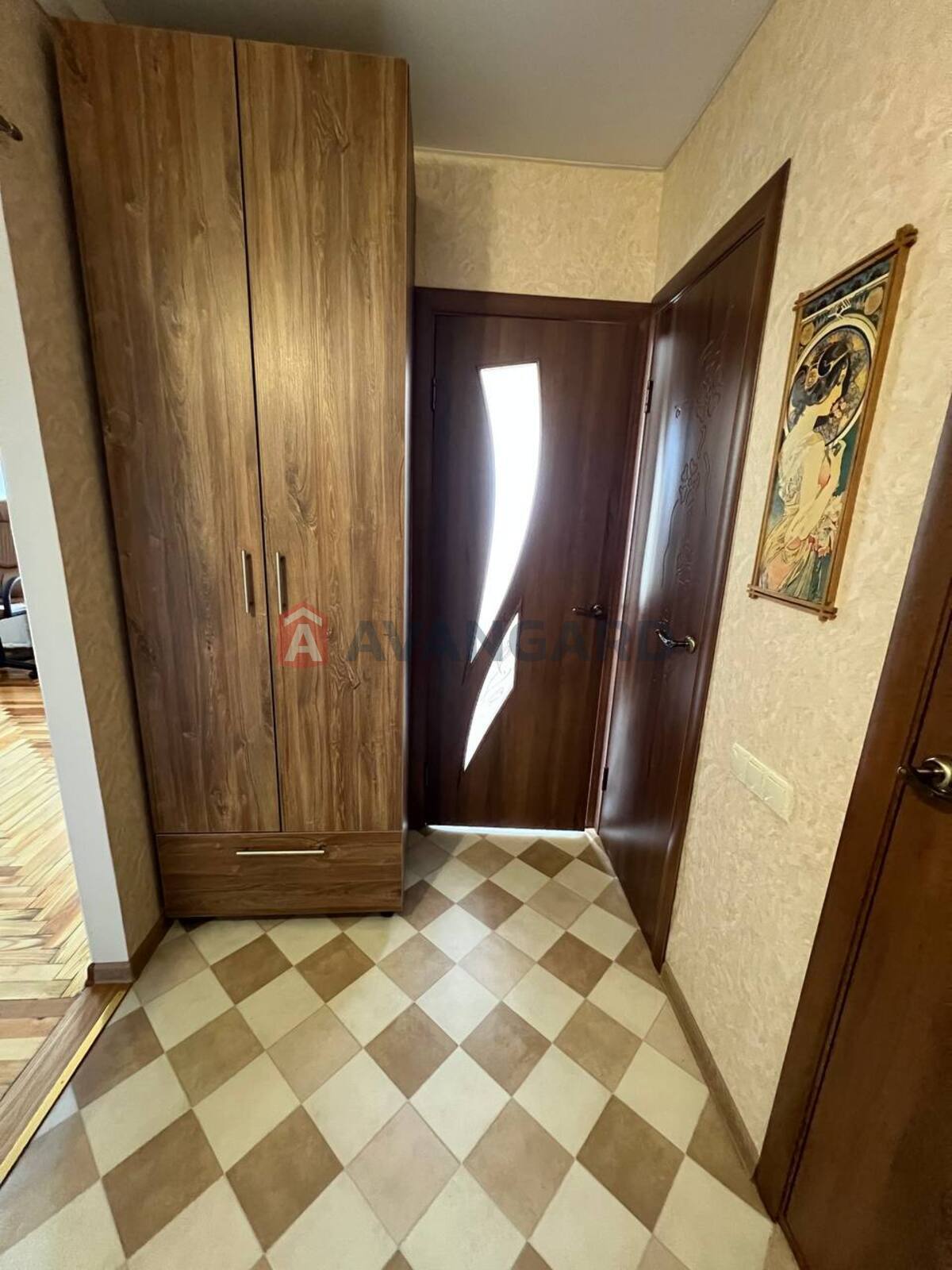 1 ��. ��������, 37/18/7 ��. �., 6/9 ������ ���� 4