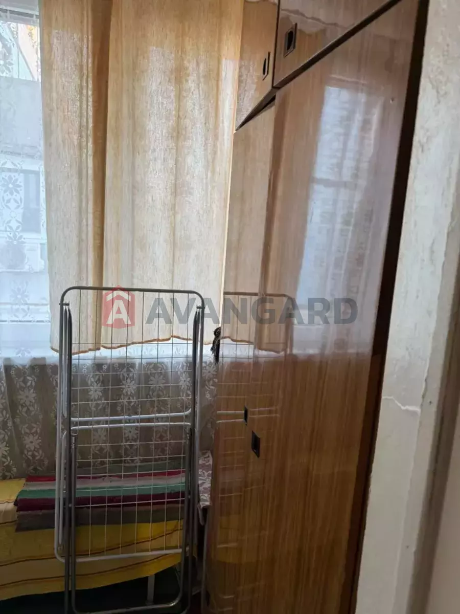 3 ��. ��������, 64/-/9 ��. �., 8/9 ������ ���� 9