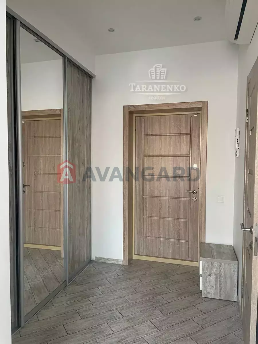 1 ����. ��������, 40/-/10 ��. �., 9/24 ���� ���� 8