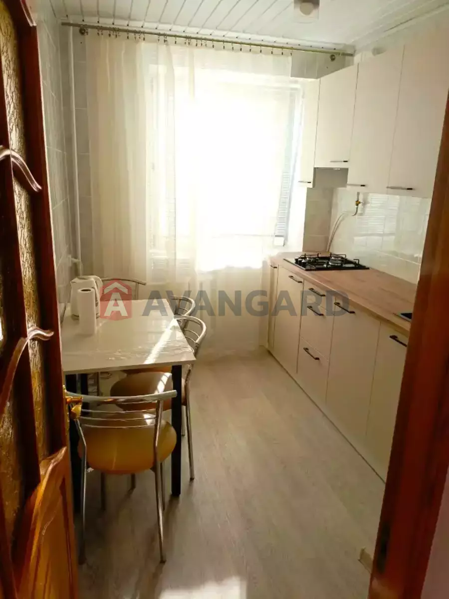 2 ����. ��������, 40/-/7 ��. �., 3/9 ���� ���� 6