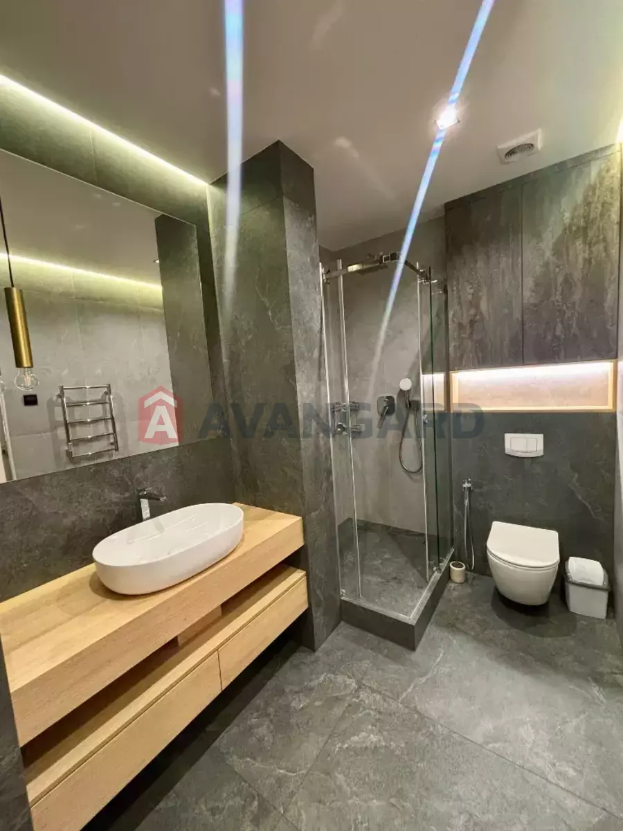 2 ����. ��������, 58/42/16 ��. �., 15/18 ���� ���� 8