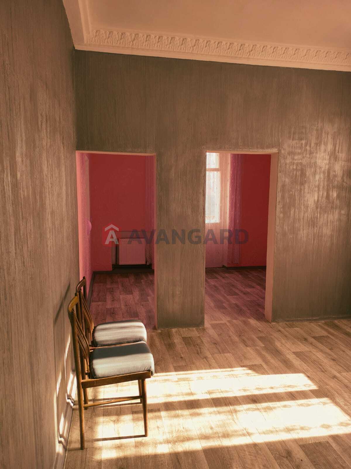 3 ����. ��������, 59.3/39.7/8.5 ��. �., 2/2 ���� ���� 5